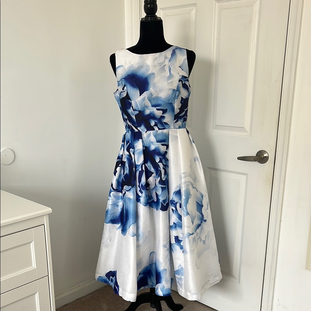 Beautiful dress - size M (6-8)